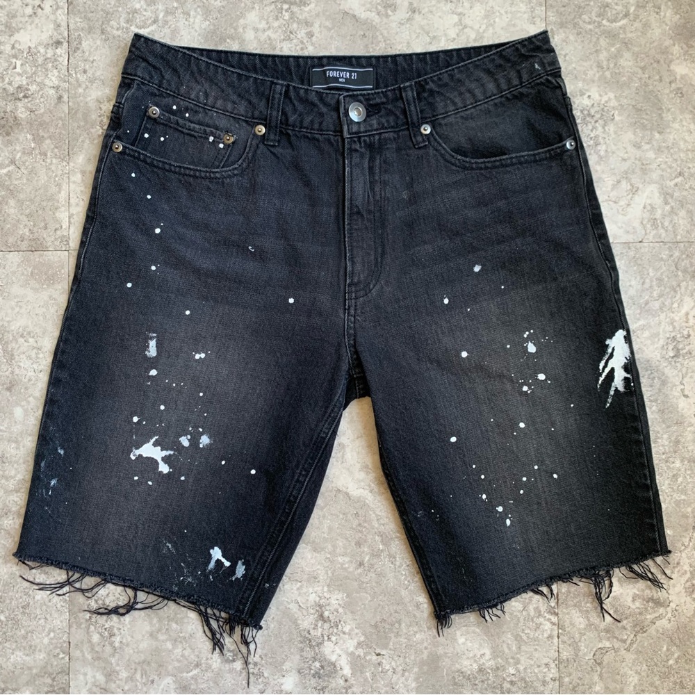 Forever 21 Men’s Black Distressed Denim Shorts with Paint-Splatter Size 31